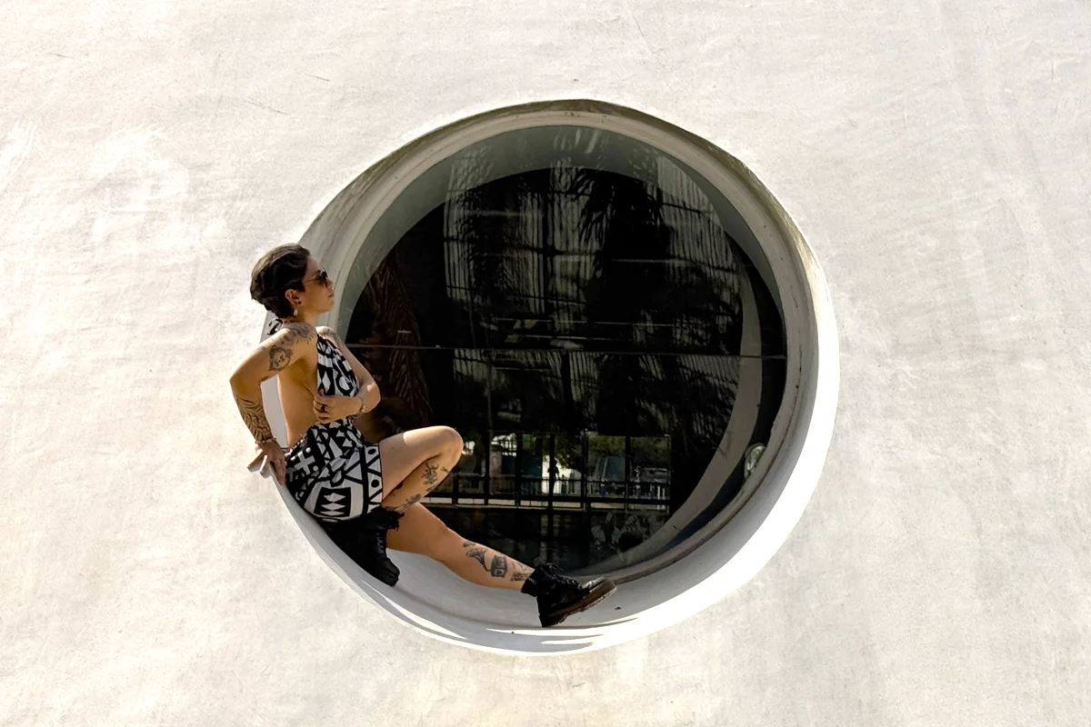 Quem sou eu — entre o mar e o concreto.